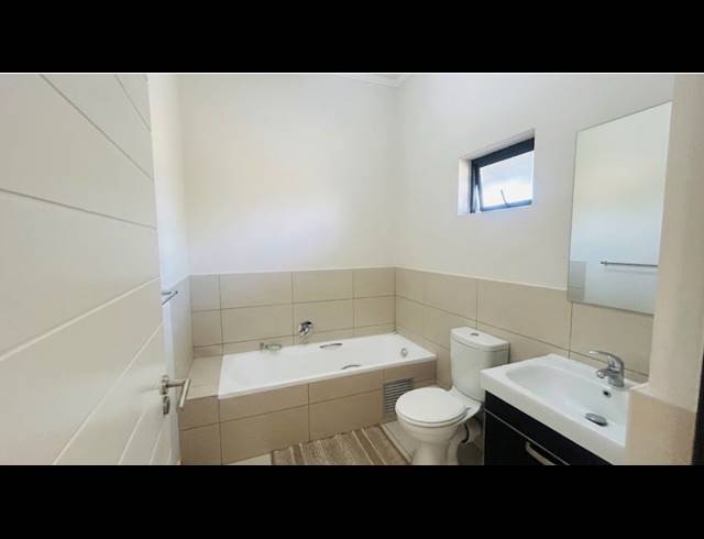 2 BEDROOM FLAT FOR SALE IN JACKAL CREEK GOLF ESTATE